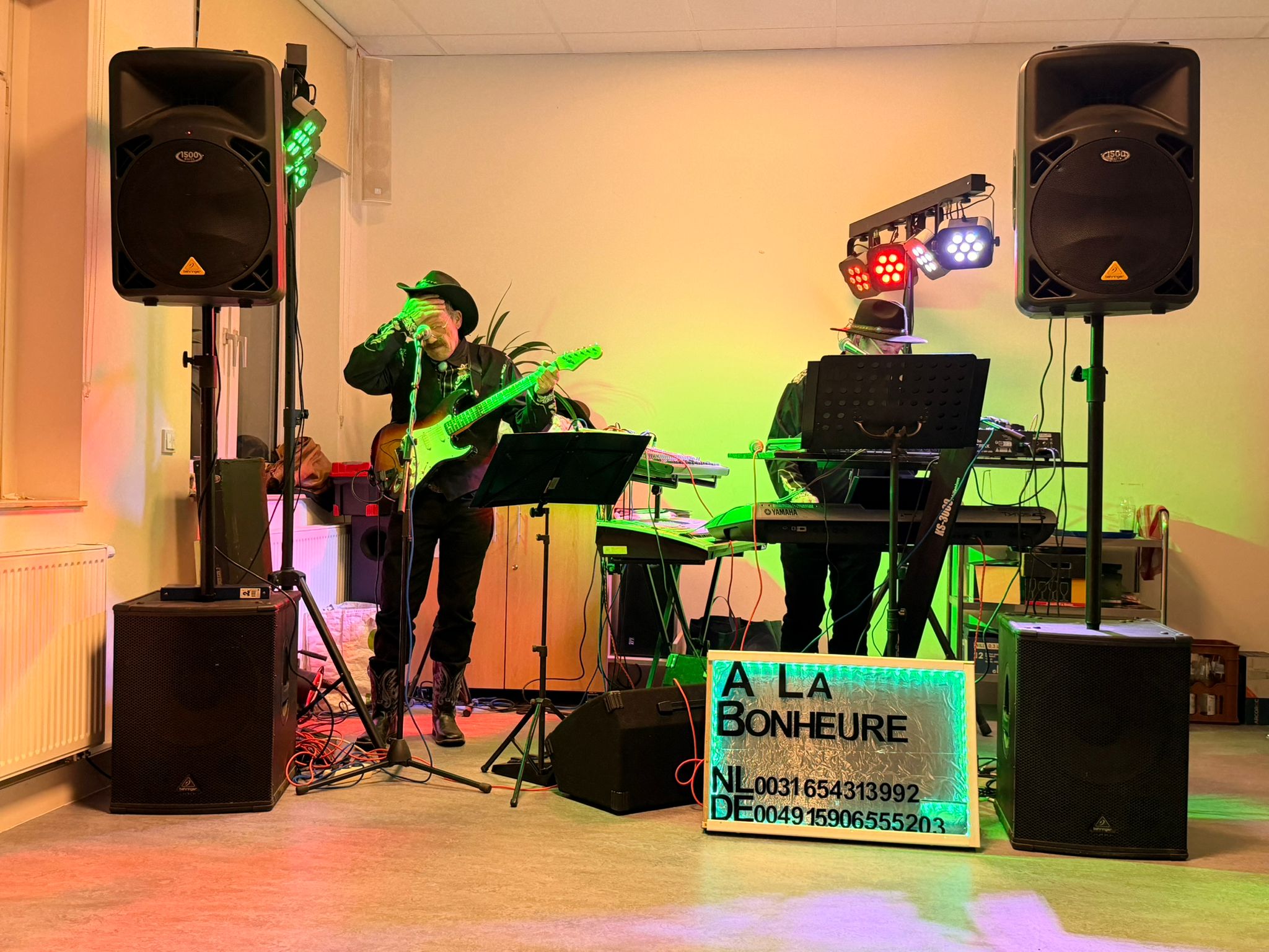 Das Duo A La Bonheure auf der Bühne